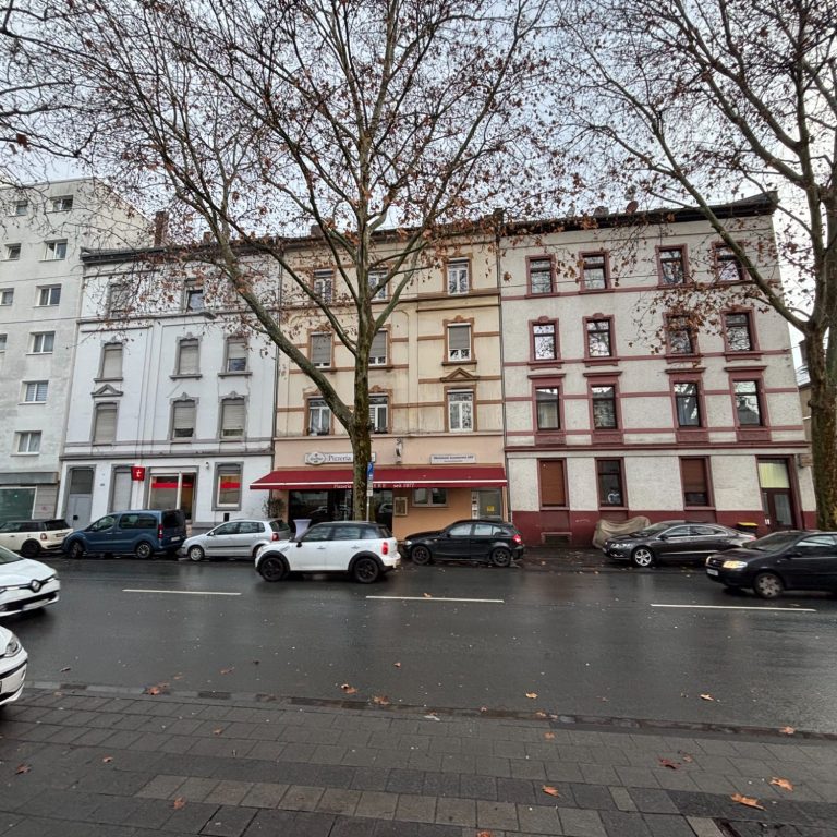 Wohn- und Geschäftshaus in Offenbach Straßenansicht des Wohn- und Geschäftshauses in der Sprendlinger Landstraße, Offenbach